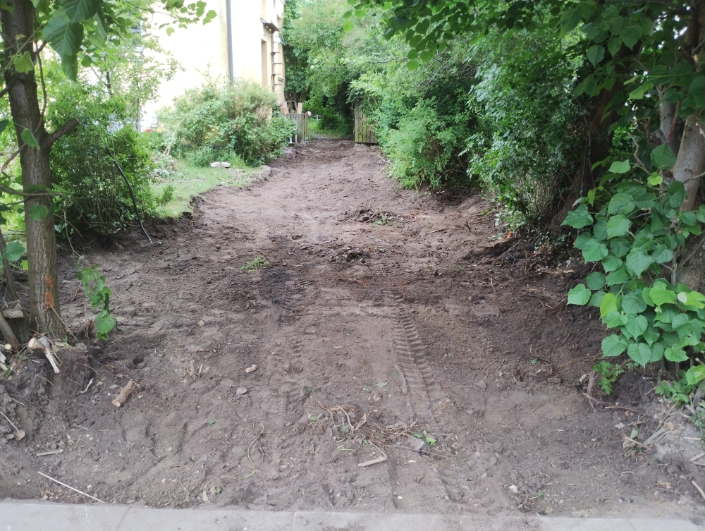 ny indkørsel med slotsgrus